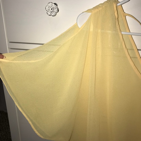 Yellow beautiful blouse light weight like new - Picture 4 of 6